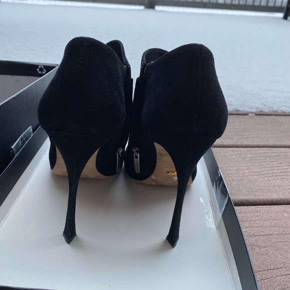 Layered suede ankle bootie by Sergio Rossi. Sz.8 - Picture 6 of 7